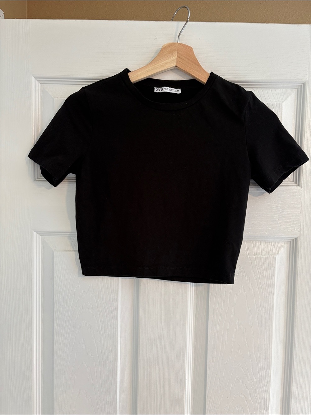 Zara Black Cropped Crewneck Tee
Size: Small